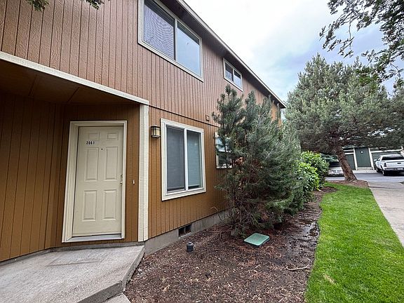 3rd image of 2061 SW Canyon Dr #0