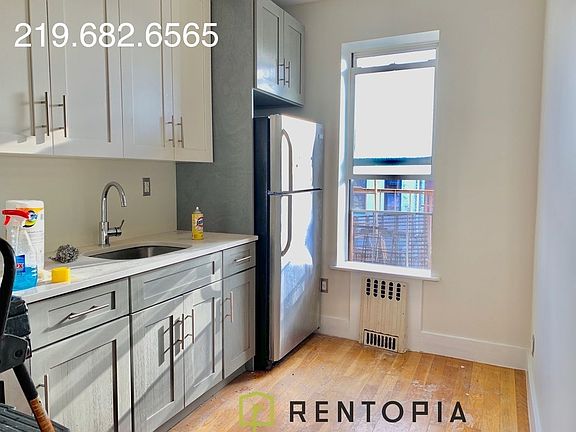2nd image of 1430 Putnam Ave #3N