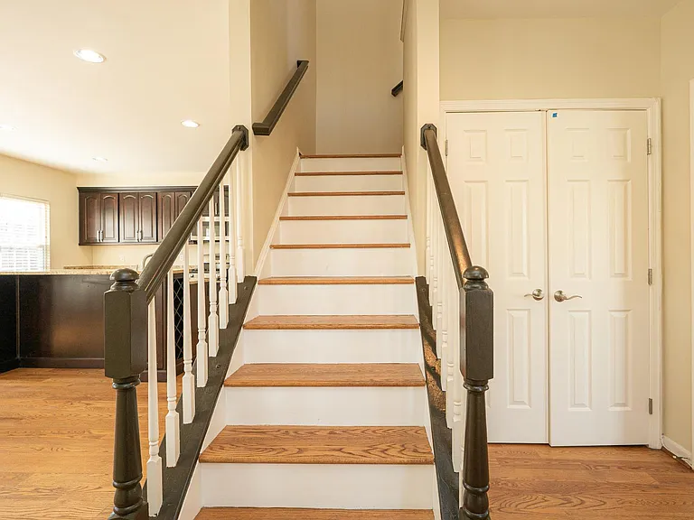 7036 Kings Manor Dr — Photo 14