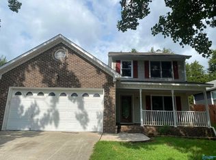 208 Shadowbrook Ln NE, Huntsville, AL 35811