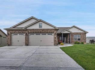 8031 Charleston, Troy, IL 62294