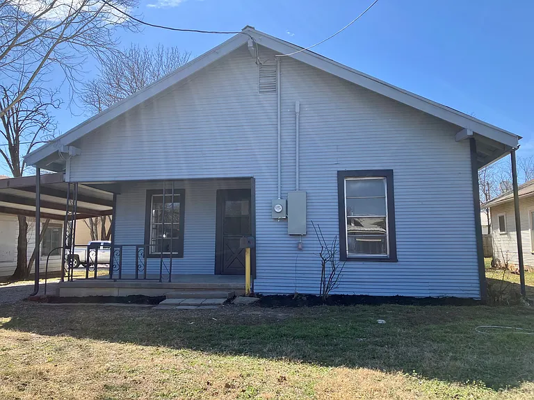 1202 W Main St — Photo 1