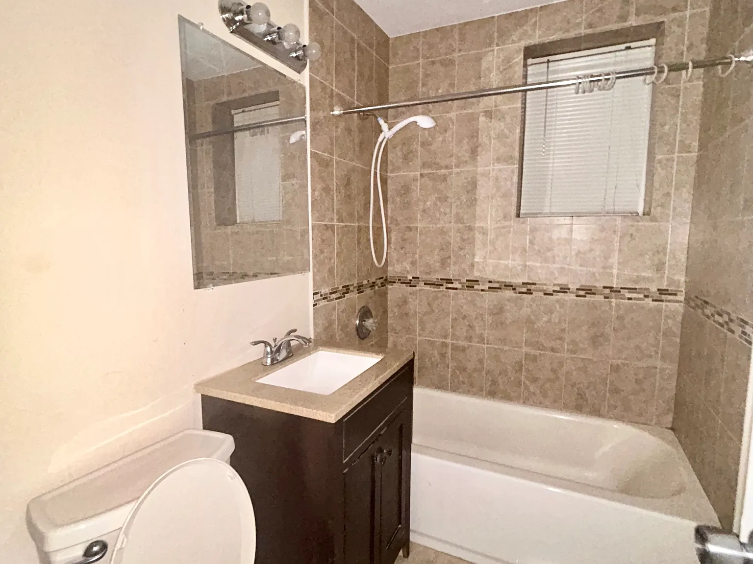 1 bed, 900 sqft, $1,500 — Photo 3