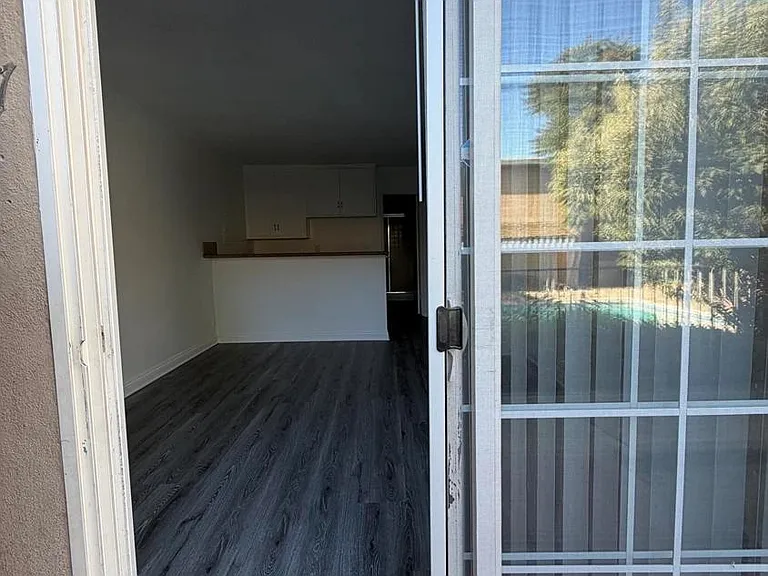 15040 Parthenia St #57 — Photo 2