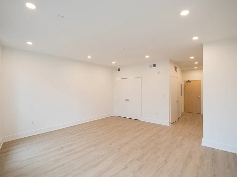 1325 N Lee St #401 — Photo 4