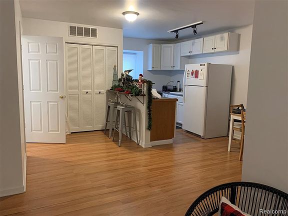 3rd image of 445 S Harvey St Unit 20B