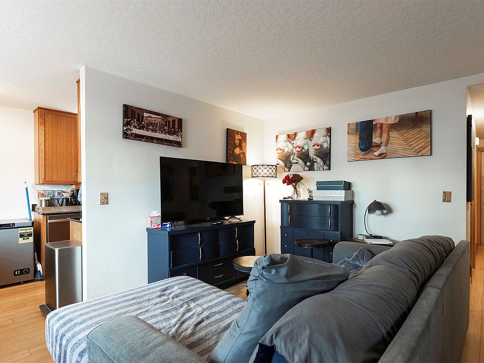 1st image of 1012 W Pine St Unit 121