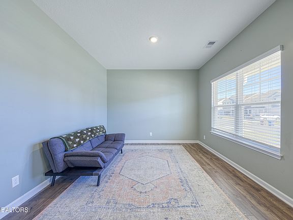 3rd image of 136 Ibis Loop