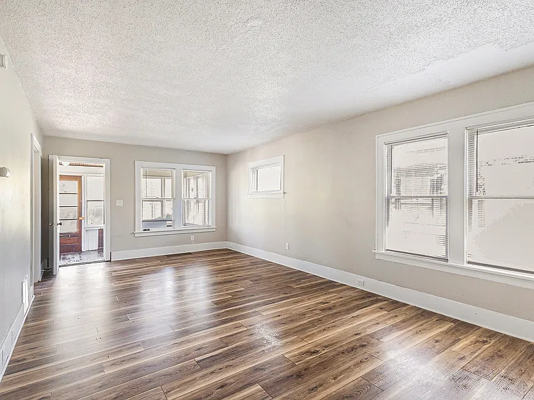 1089 Sophia St — Photo 8
