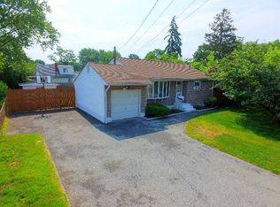 125 Claywood Dr, Brentwood, NY 11717