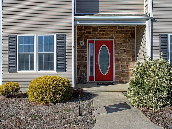 2nd image of 5 Bristol Ln