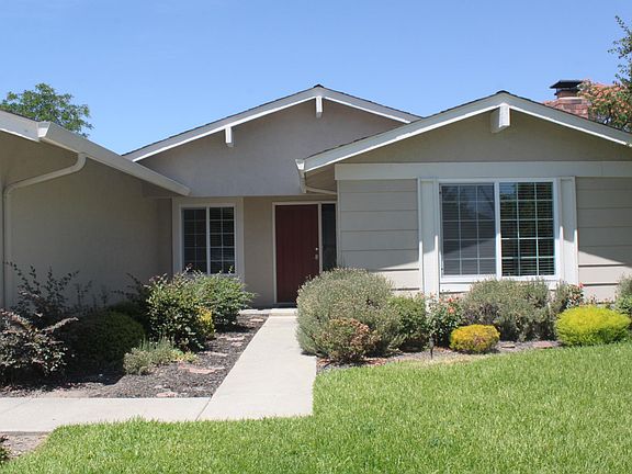2nd image of 542 Everglades Ln