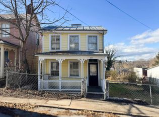 422 N Market St, Staunton, VA 24401