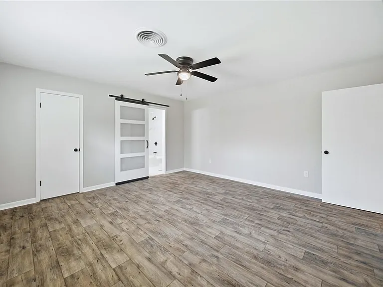 2304 Devonshire St — Photo 18