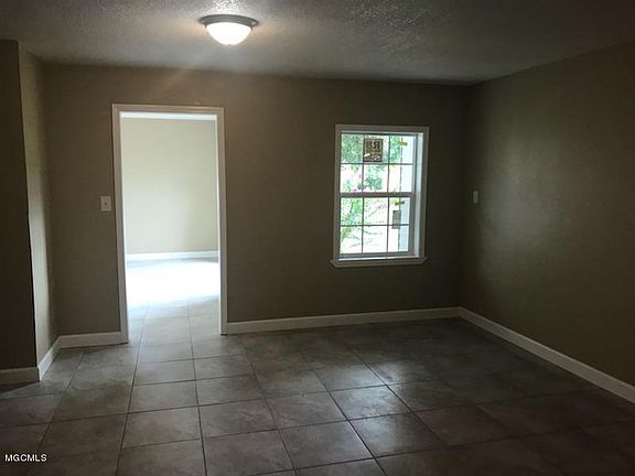 3rd image of 5007 Trailwood Dr
