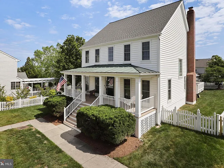 42903 Redfield St — Photo 2