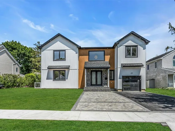 9 Vista Lane, Levittown, NY 11756