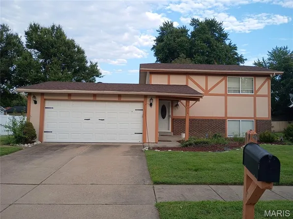 4034 Hounds Hill Dr, Florissant, MO 63034