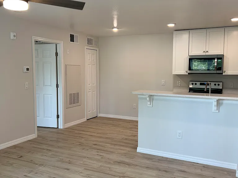 2592 Grassy Point Dr #212 — Photo 2