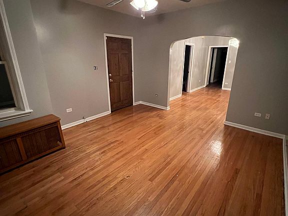 5th image of 8549 S Oglesby Ave #1