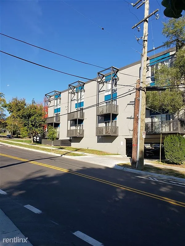 921 S main — Photo 1