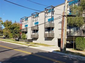921 S Main St