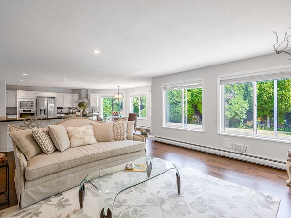 5 bedroom rental in Surrey — photo 7