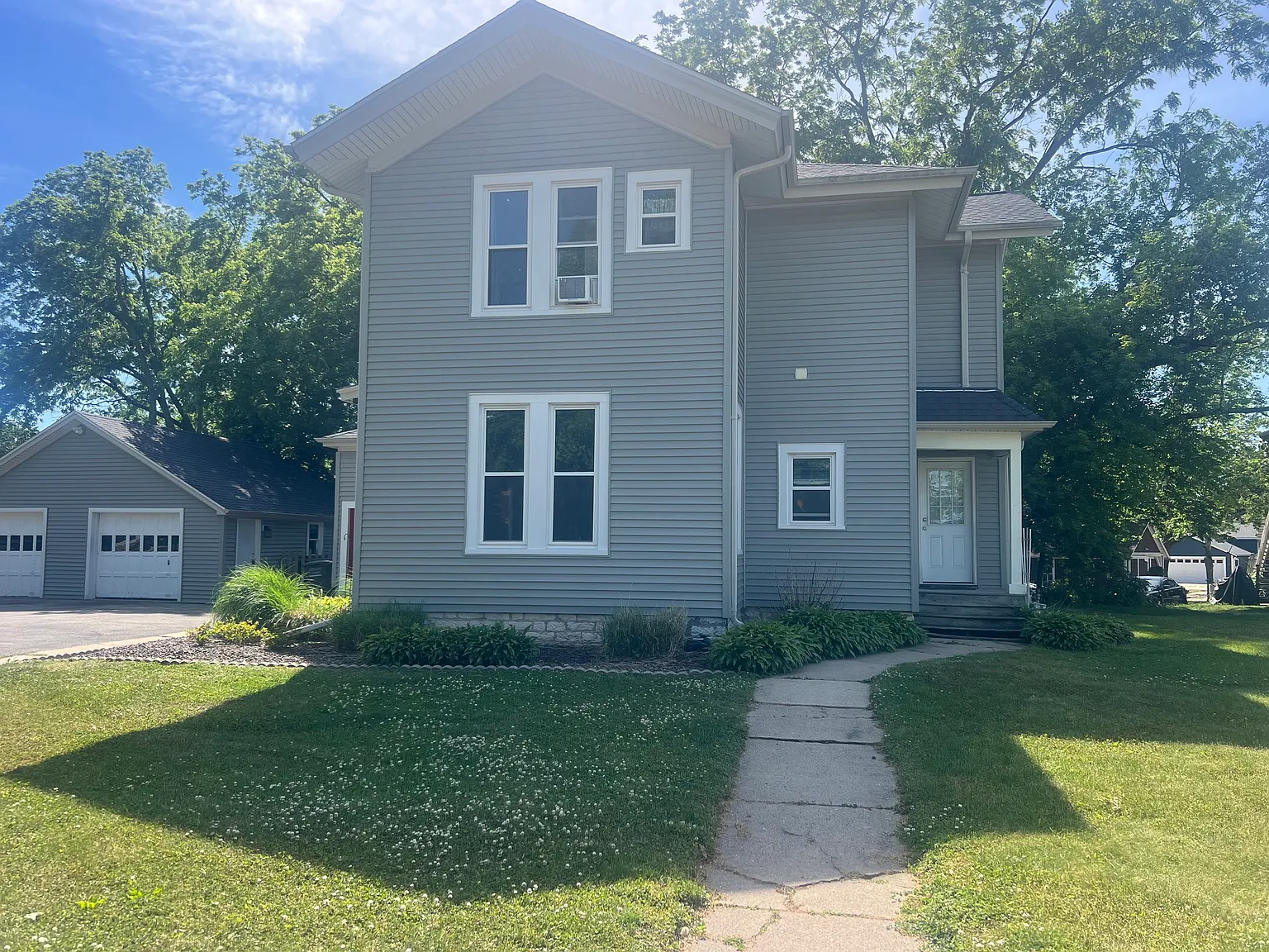 2 bed, 1200 sqft, $1,795 — Photo 2