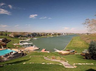 17808 S Reflection Ave, Bennington, NE 68007