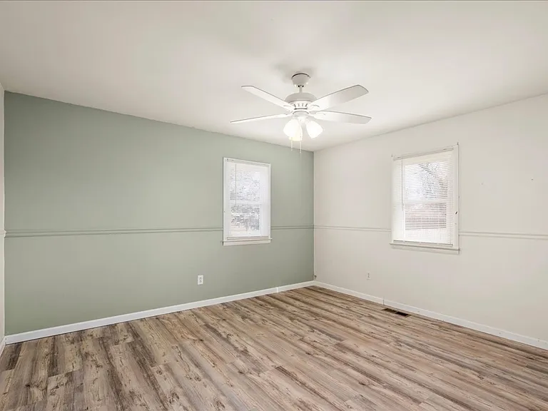 10 James Dr — Photo 15