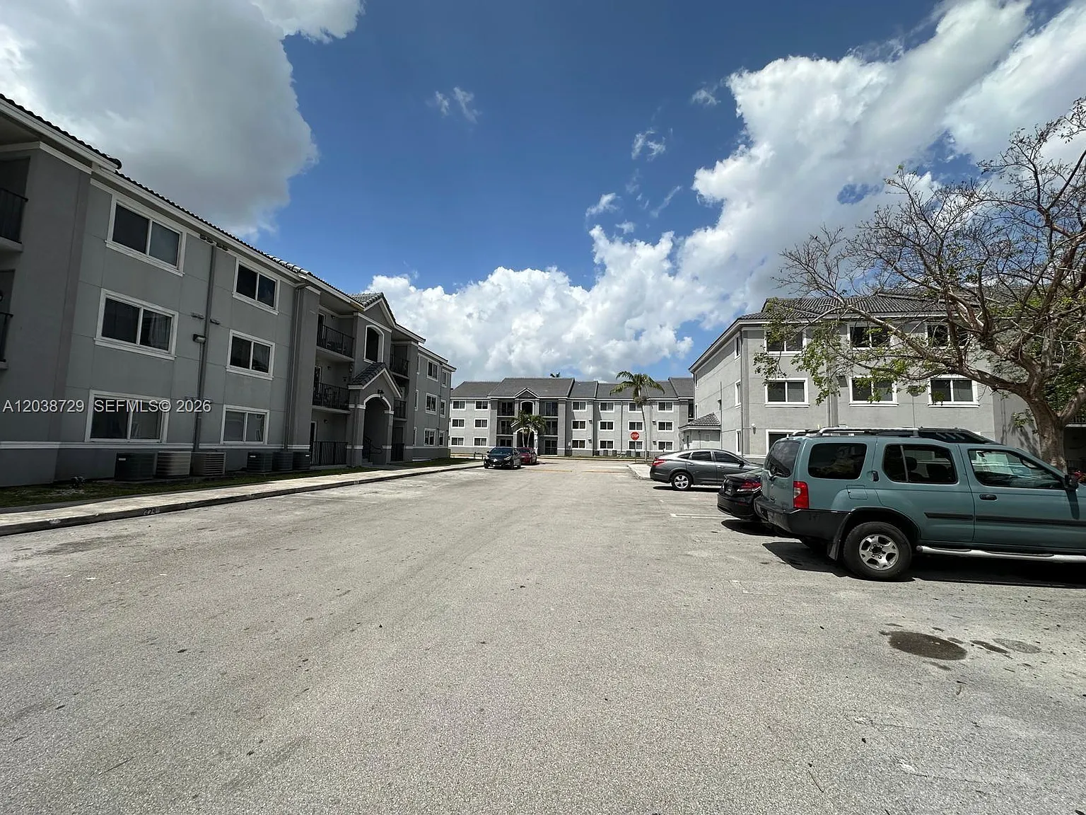 Vista Trace 8 Condo — Photo 2