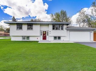 402 113th Ave NE, Blaine, MN 55434