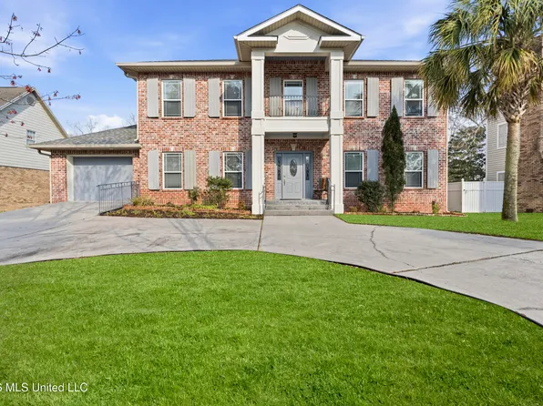 2410 W Shore Dr, Biloxi, MS 39532