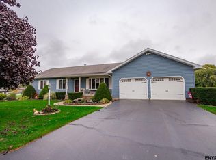 29 Raylinsky Ln, Mechanicville, NY 12118