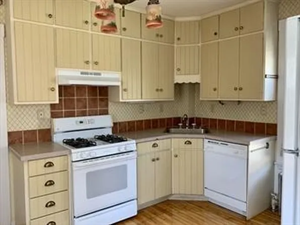 43 Summit Ave APT 1, Salem, MA 01970