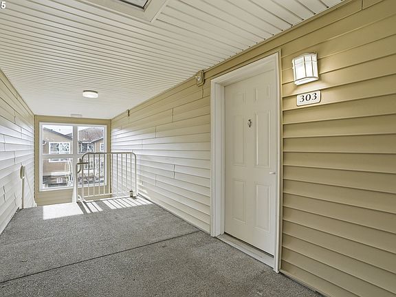 3rd image of 790 NW 185th Ave Unit 303