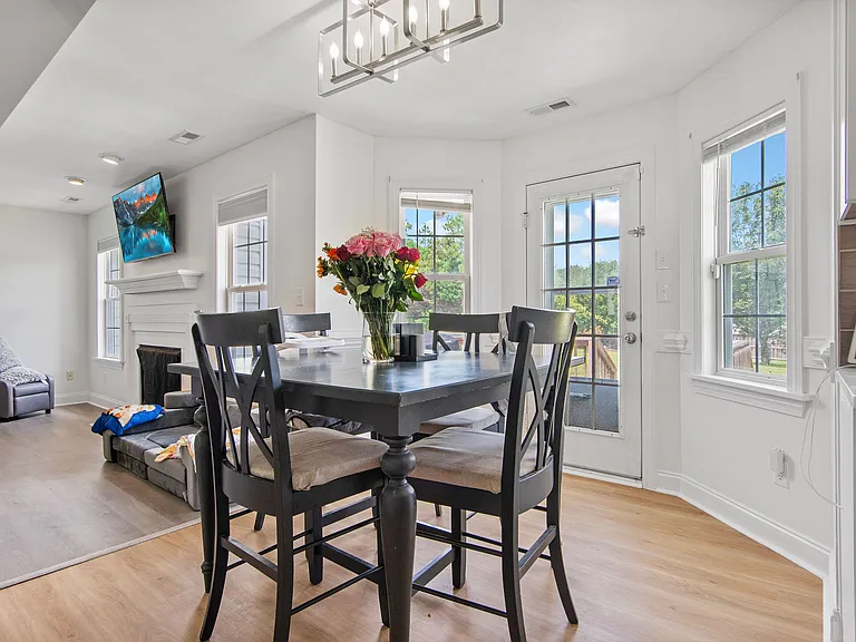 202 Weeping Hollow Ct — Photo 28
