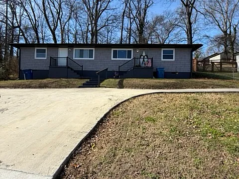 Photo 2 of 24 - 2625 Oakwood Cir #A - Chattanooga, TN Building Photo - 2625 Oakwood Cir #A