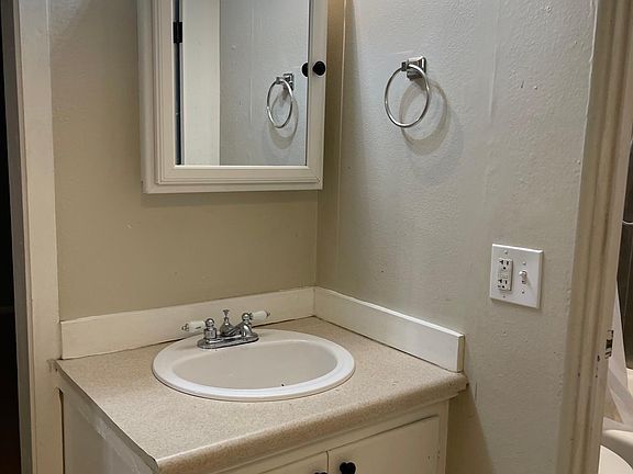 5th image of 1550 Detroit St Unit 103