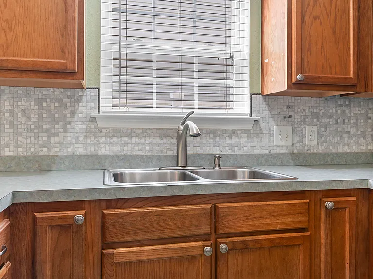 908 Silvercrest Dr — Photo 24