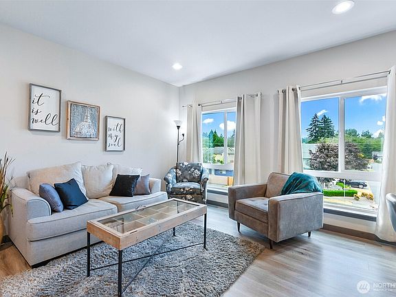 5th image of 14906 Manor Way #B