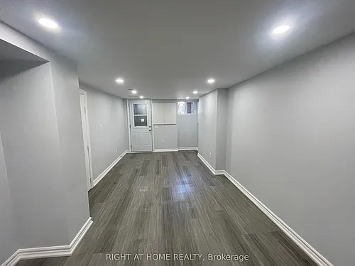 980 Ossington Ave Photo 1