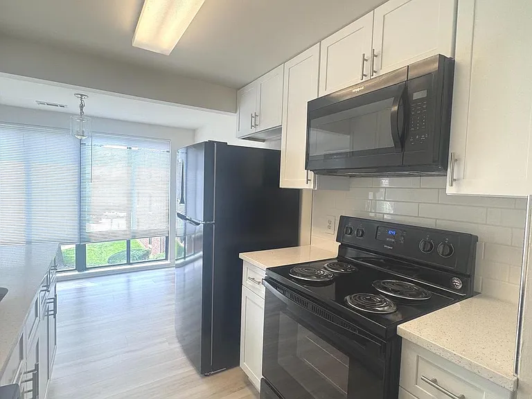 18001 Chalet Dr #19202 — Photo 6