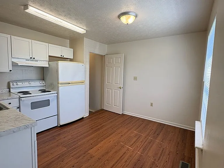 107 Madison Spgs — Photo 2