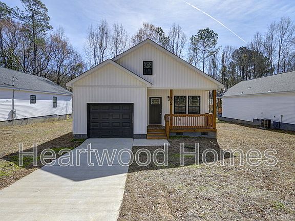 4th image of 32 Roberson St