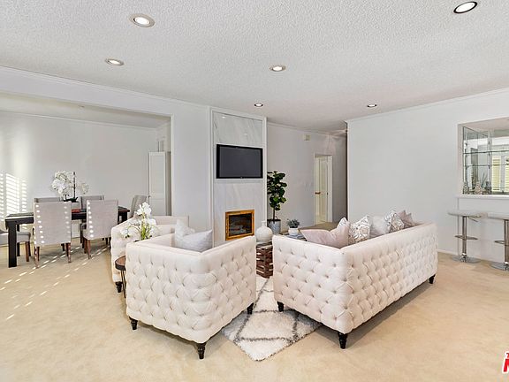 4th image of 1167 Roxbury Dr APT 304