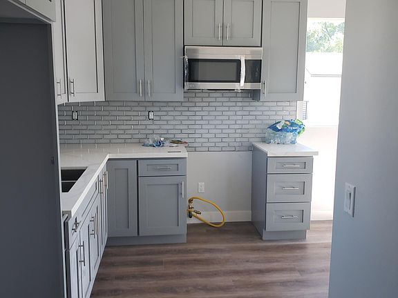 5th image of 917 E Cedar Ave