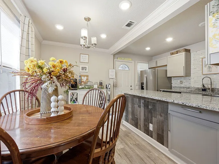 5327 Lexington Ave — Photo 10