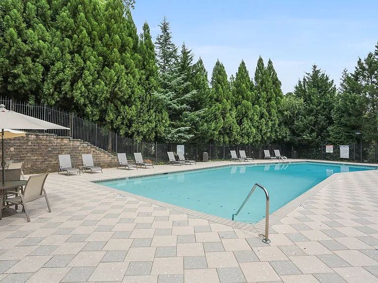 Seasonal pool, close to unit