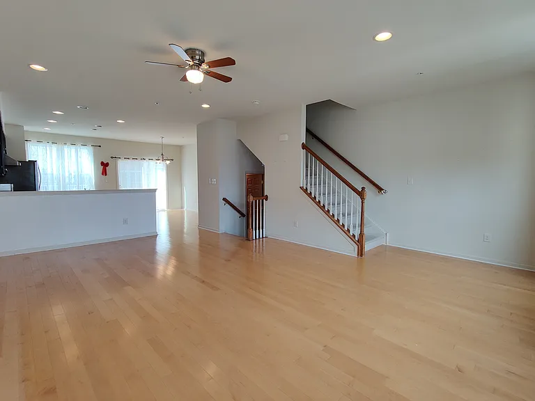 1335 Parish Ave — Photo 10
